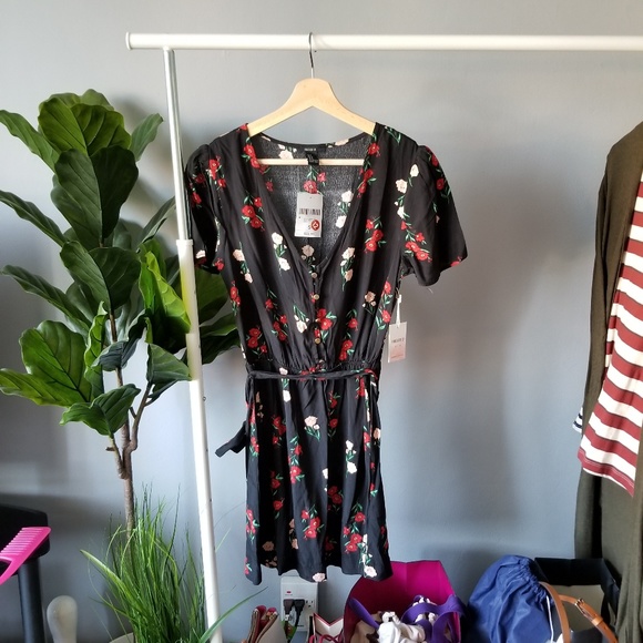 Forever 21 Dresses & Skirts - F21 Floral Dress size S
